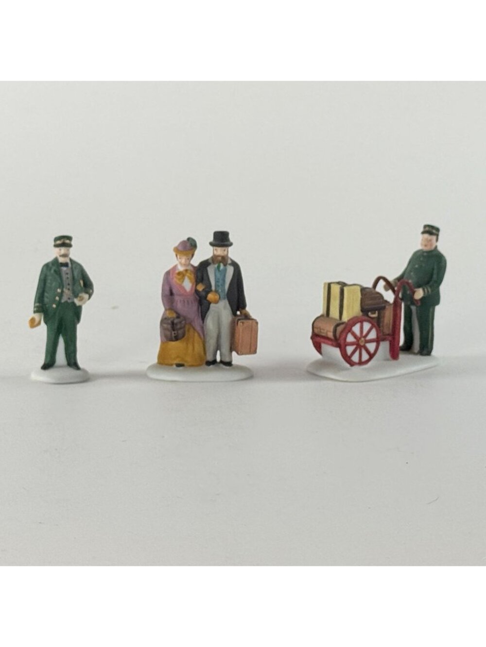 Dept 56 Heritage Village Collection Holiday Travelers Set of 3  w/Box 55719